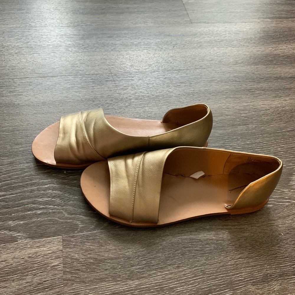 Universal Thread Sandals - Picture 3 of 4